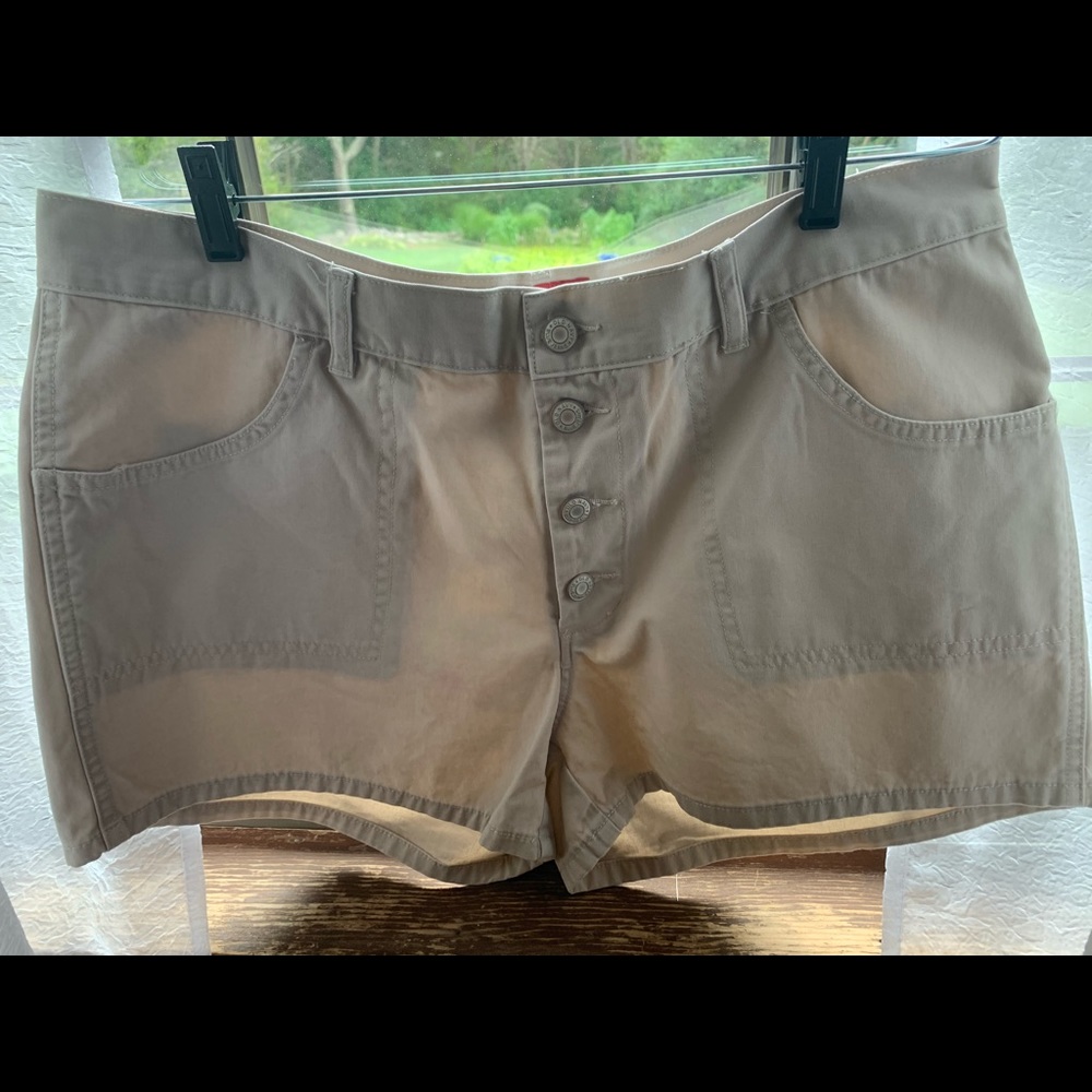 Shorts - Picture 4 of 7